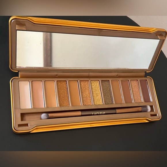 Eye Shadows - Picture 4 of 5